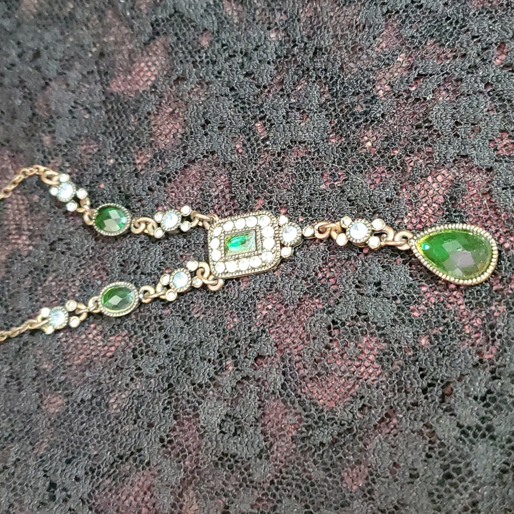 Avon 1928 style green necklace